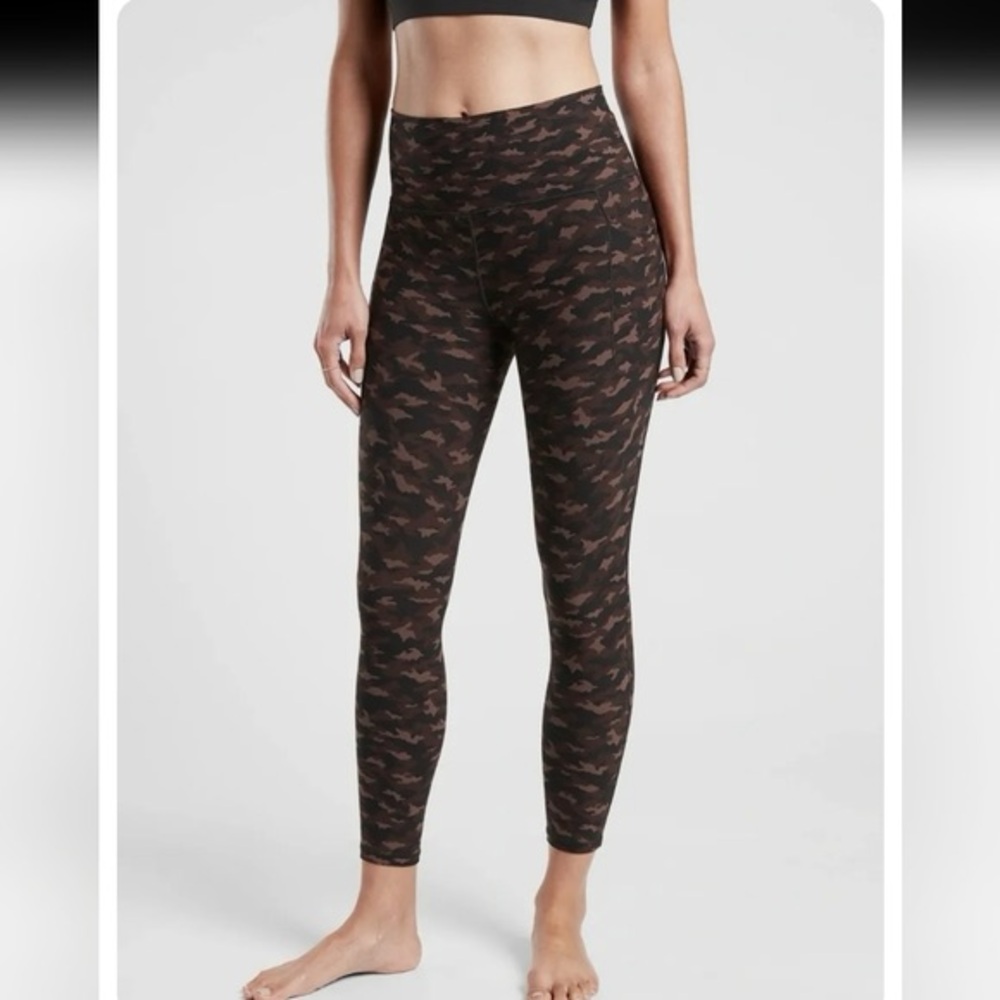 Athleta Salutation Stash Pocket II Printed Tight Legging Walnut Brown Sz XXS